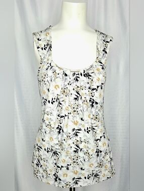 White House Black Market Floral Pleated Blouse Chain Neck Lined Top Size S NWOT